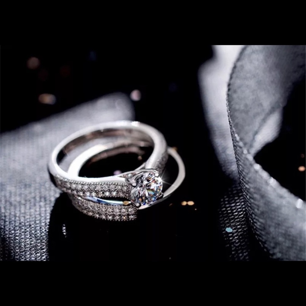 Engagement ring - Picture 1 of 4